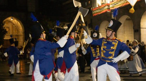 Uno de los principales eventos, la Tamborrada, acompañada de la Banda Municipal de Música en Kalegoen plaza, se celebrará el sábado a las 23:00.