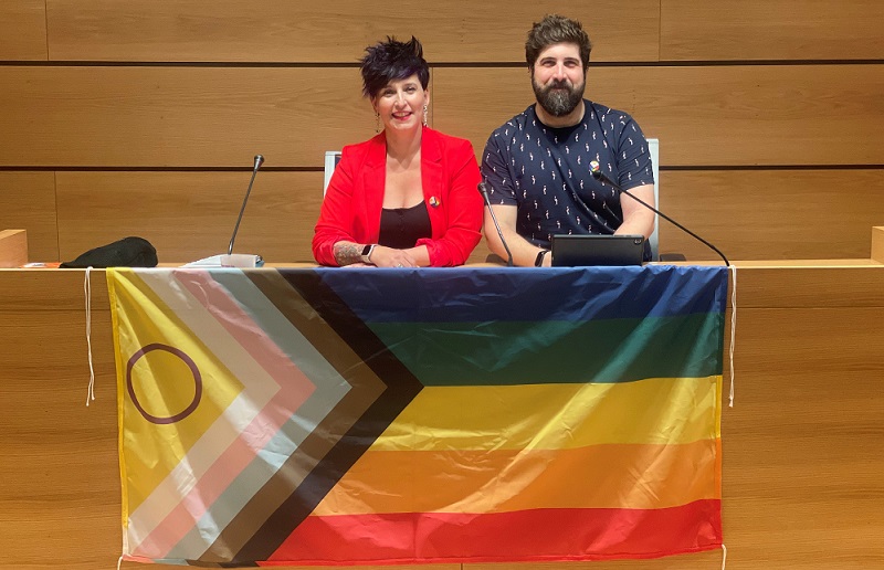 En la imagen, Sonia Archeli, concejala de Igualdad, y Andoni Zabala, concejal de Cultura.