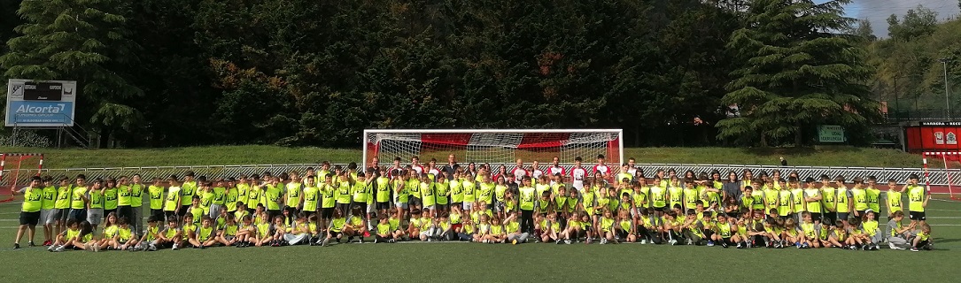 Atzo hasi zen Udako Kirol Campusa Mintxetako kirol-instalazioetan