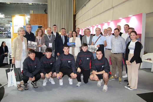 El acto ha contado con la presencia de representantes de diversas instituciones, incluyendo La Meka, el IMH, el Museo de Máquina-Herramienta, y varias empresas de Elgoibar.