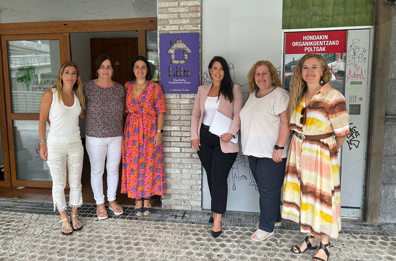 Al encuentro, que ha tenido lugar en Elgoibar, han acudido las alcaldesas de Elgoibar, Deba, Arrasate, Oñati y Segura, Maialen Gurrutxaga, Alazne Txurruka, Maider Morras, Izaro Elorza e Izarra Urdalleta, respectivamente