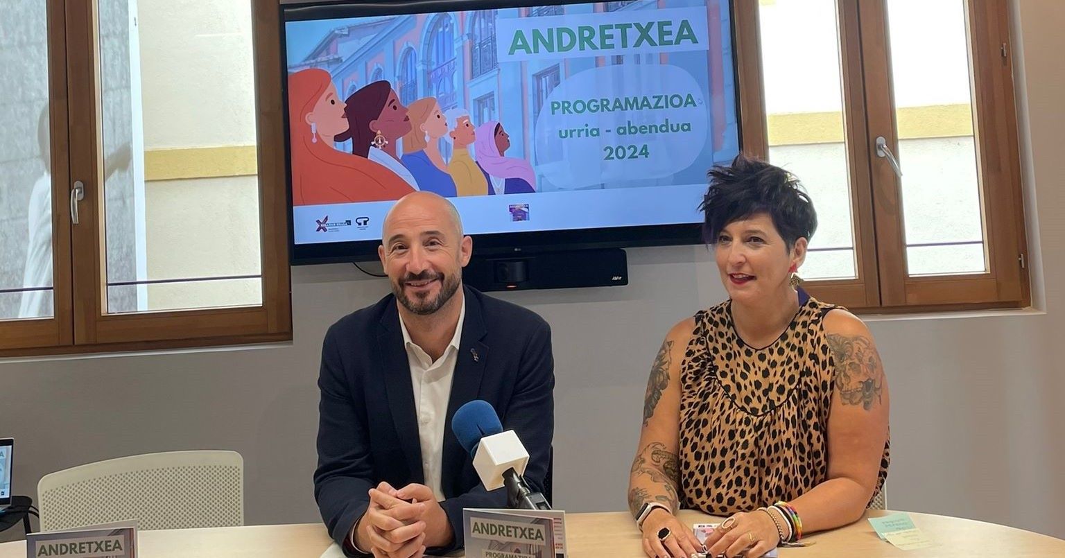 Jon Iraola, alcalde de Eibar, y Sonia Archeli, concejala de Igualdad y Servicios Sociales.