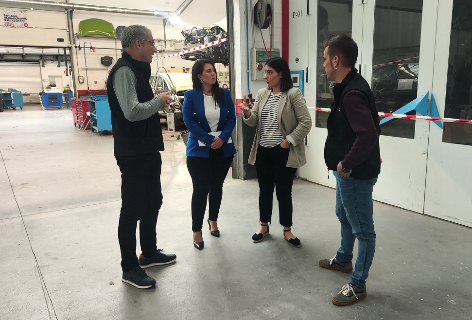 La visita ha tenido lugar en el CIFP MEKA LHII de Elgoibar