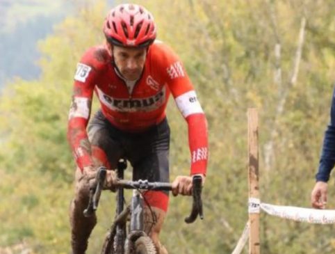 Aunque tuvo un percance con la zapatilla ello no impidió que Hernández volviera a ganar