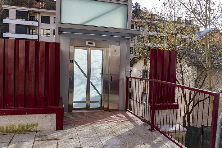 Ermua estrena un nuevo ascensor